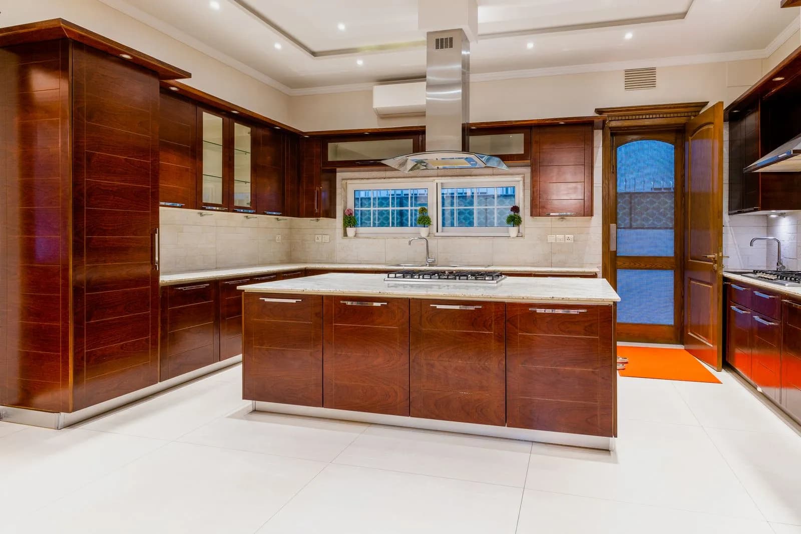 5BR Beachside Villa, Jumeirah — photo 3