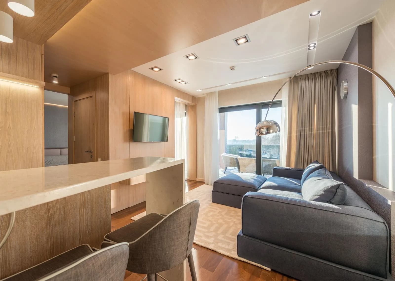 2BR Garden Apartment, Jumeirah 2 — photo 2